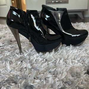 Women’s black casadei heels size 6